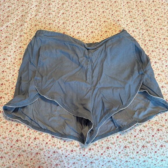 Lululemon Wake & Flow Short
Blue Denim - Picture 5 of 7